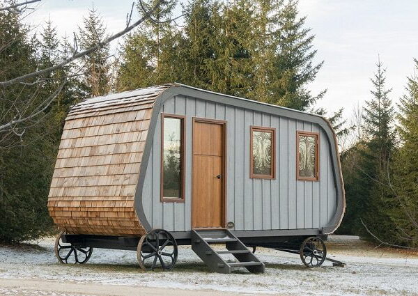 lovely-tiny-cabin-on-wheels