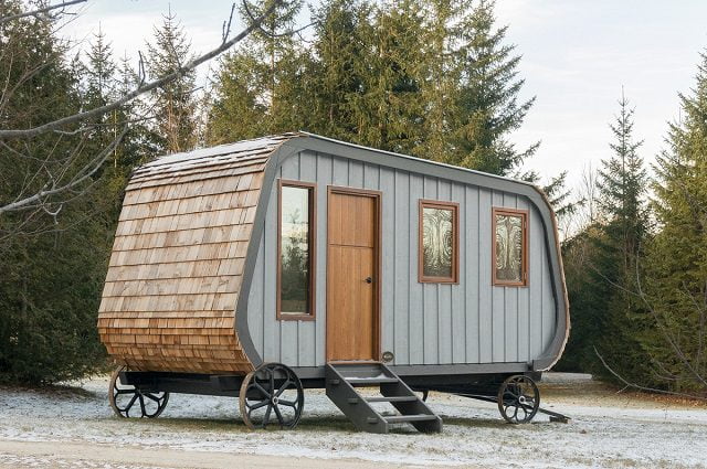 lovely-tiny-cabin-on-wheels
